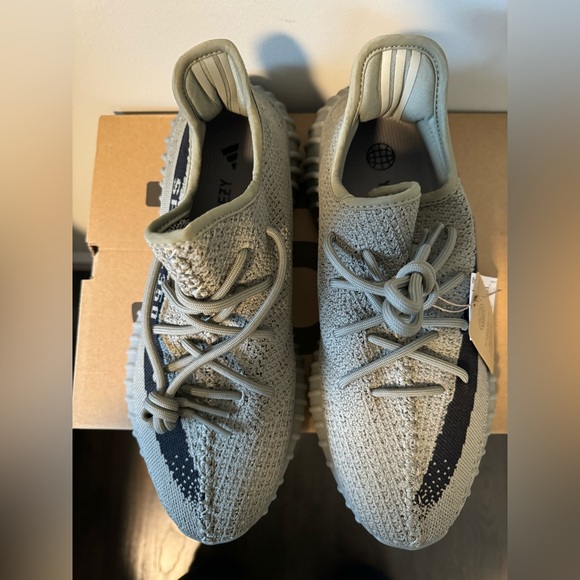 Adidas Yeezy Boost 350 V2 Granite Size 10 - Picture 3 of 8